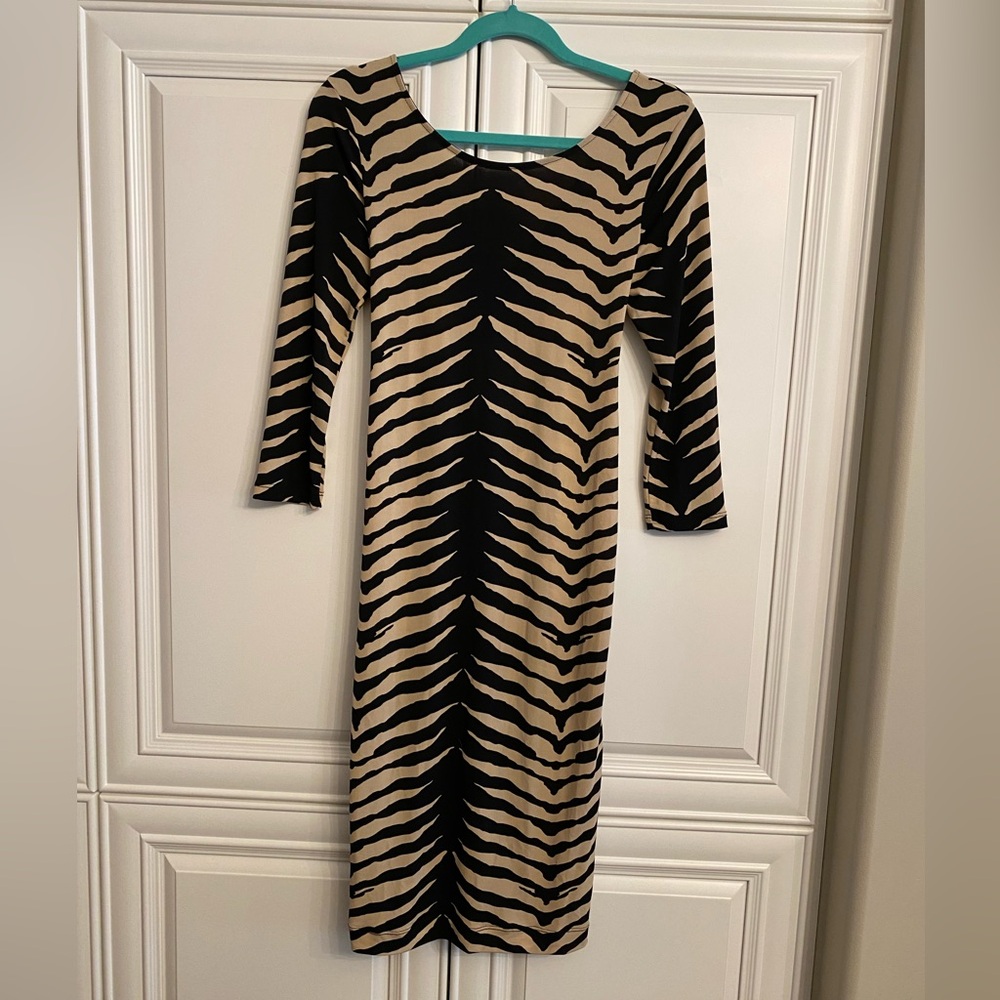 NWOT VENUS Size Medium Black/Tan Animal Print Midi Dress with Cut Out Back X-MAS
